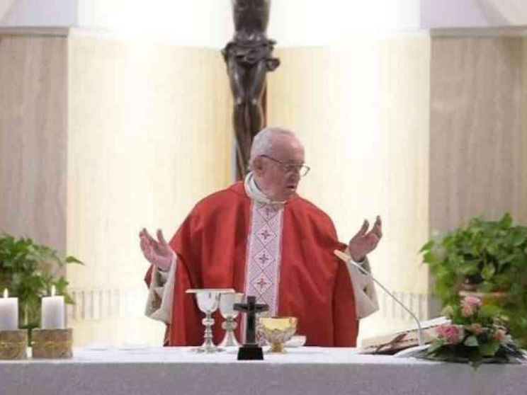 Papa: la fede si trasmette con l’amore e la testimonianza