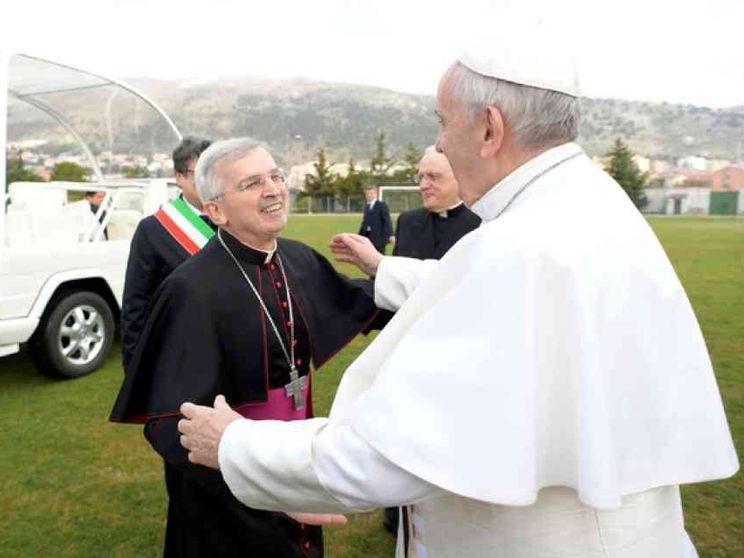 Manfredonia, morto a 66 anni l'arcivescovo Michele Castoro