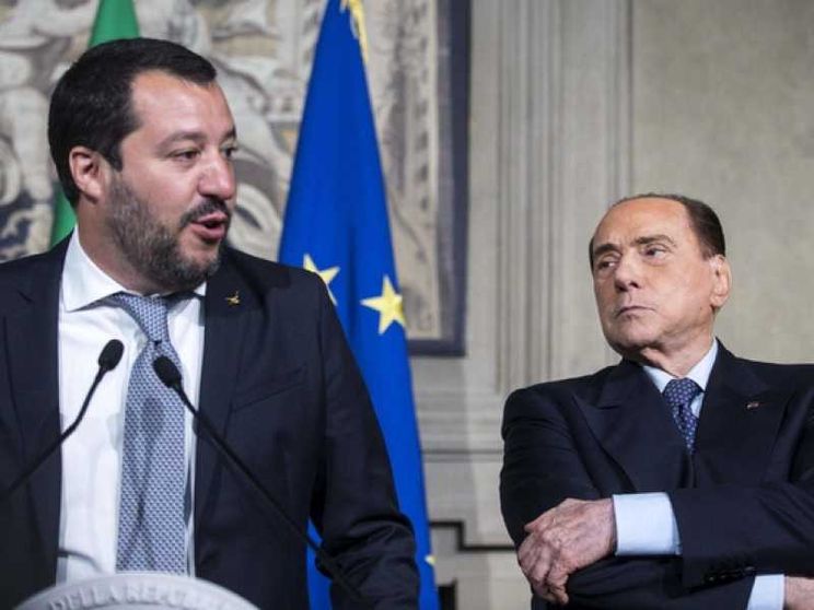 Berlusconi fa il passo di lato. «No a veti, ma niente fiducia»