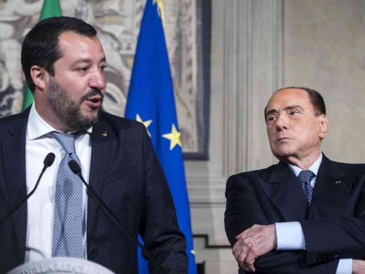 Berlusconi fa il passo di lato. «No a veti, ma niente fiducia»