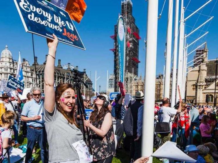 Voto sull'aborto in Irlanda. Pro-life: «Fb e Google ci censurano»