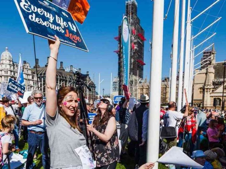Voto sull'aborto in Irlanda. Pro-life: «Fb e Google ci censurano»