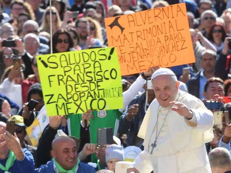 Papa Francesco: l'educazione cristiana è un diritto dei bambini