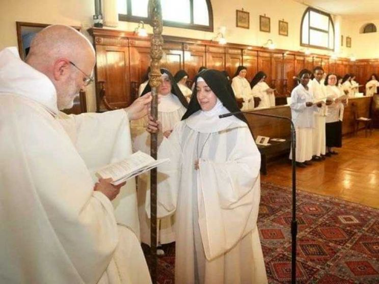 Dalla carriera alla clausura, ora abbadessa