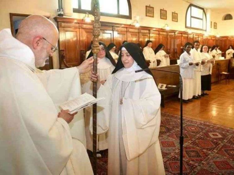 Dalla carriera alla clausura, ora abbadessa