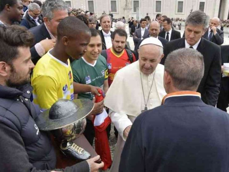 Papa Francesco ha incontrato i calciatori della Clericus Cup