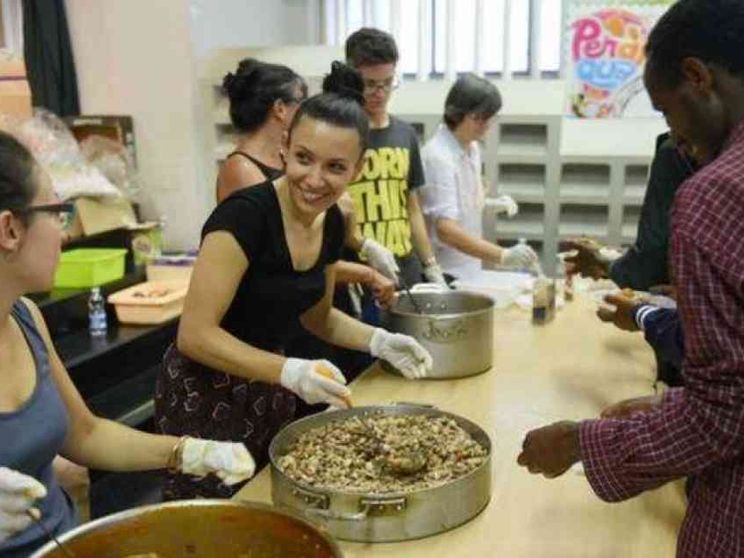 Giovani volontari. Cultura del dono contro la liquidità
