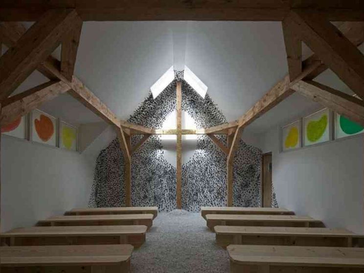 Il sacro nel parco: le dieci cappelle del padiglione Vaticano