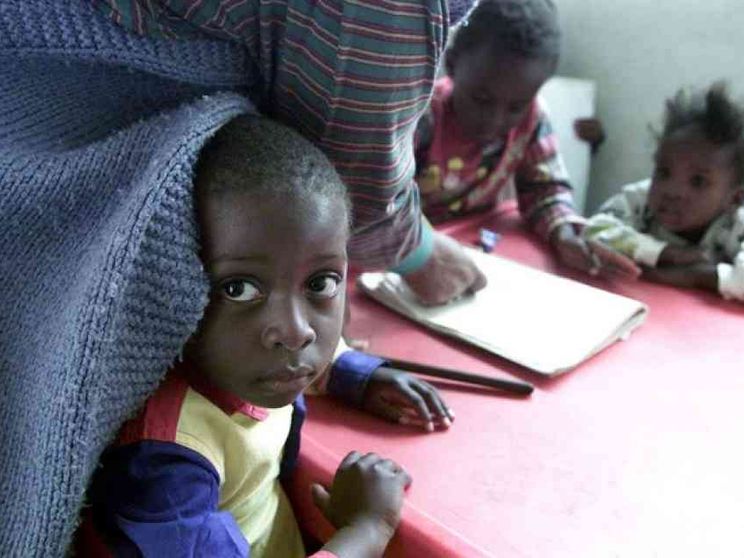 Il mondo chiude. L’Italia ha ancora un cuore