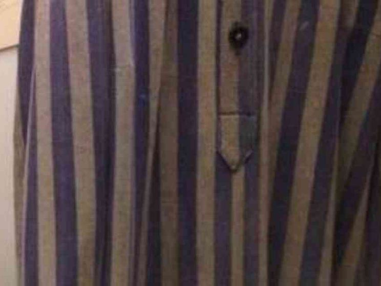 Divise dei deportati e il mercato choc della Shoah