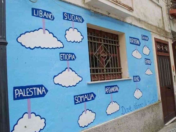 La diocesi scende in campo per salvare Riace