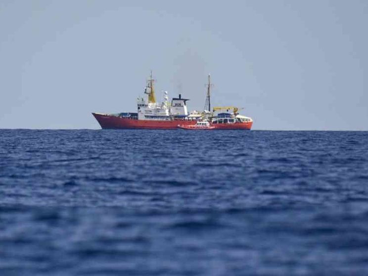 Marina Usa smentisce: mai gettati cadaveri in mare