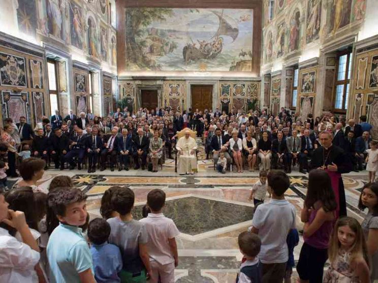 Il Papa: la famiglia è solo quella tra uomo e donna