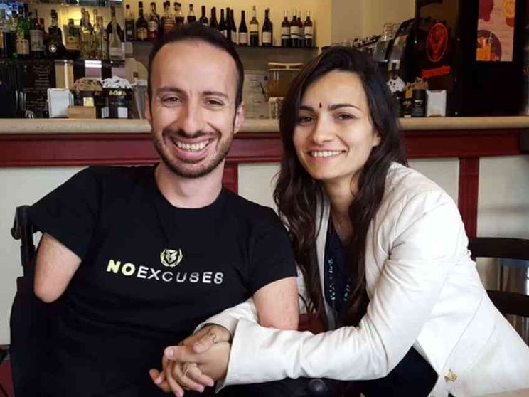 Senza più braccia né gambe, aiuta a trovare l’autostima