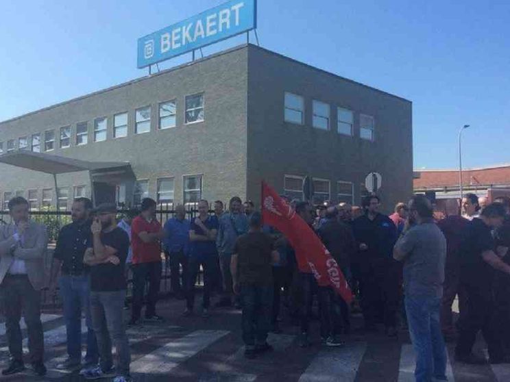 Bekaert chiude la fabbrica toscana. I dipendenti la occupano