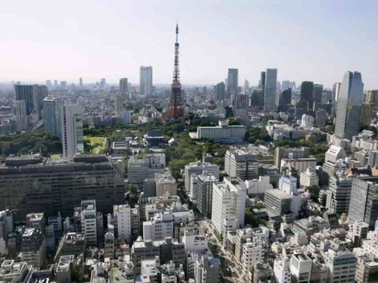 Funzionario va a pranzo con 3 minuti di anticipo, scuse ufficiali in tv