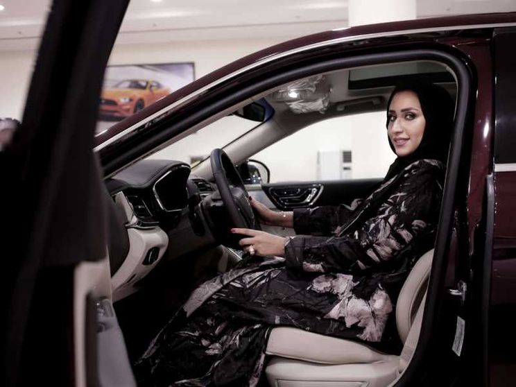 Arabia Saudita, ora le donne possono guidare