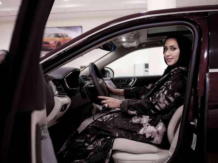 Arabia Saudita, ora le donne possono guidare