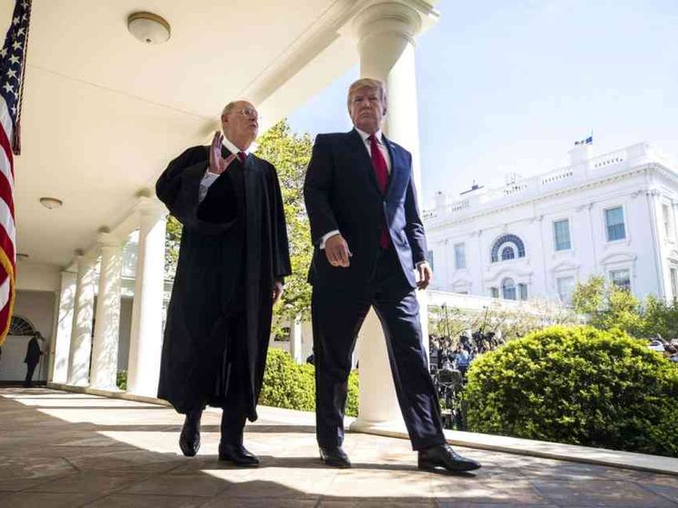 Aborto, la Corte Suprema «attende» la nomina di Trump