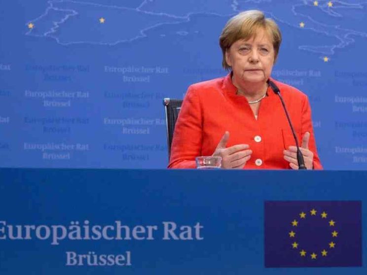 Merkel annuncia accordi bilaterali con 14 Paesi. Praga e Budapest smentiscono