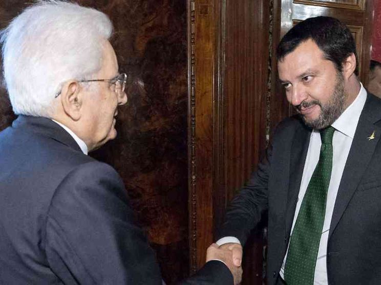 L'invito di Mattarella a Salvini: «Necessario moderare i toni»