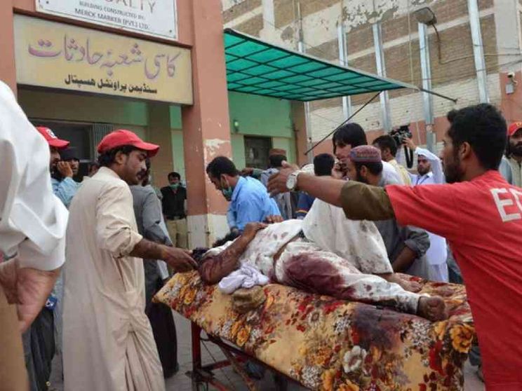 Sangue sulle elezioni: 133 morti ai comizi in Pakistan