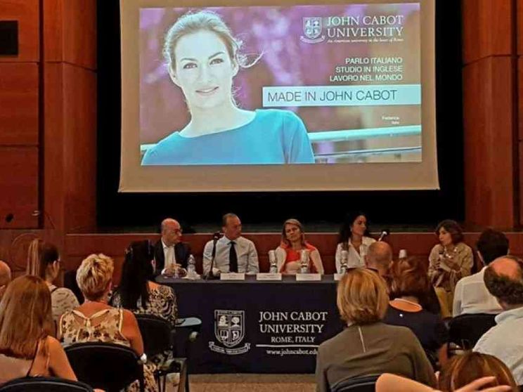 «I giovani devono diventare imprenditori di sé stessi»