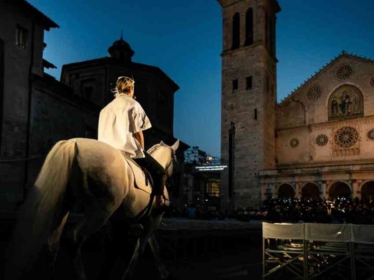 Il regista Jacquot: «Marion Cotillard, una Giovanna entusiasta e pura»