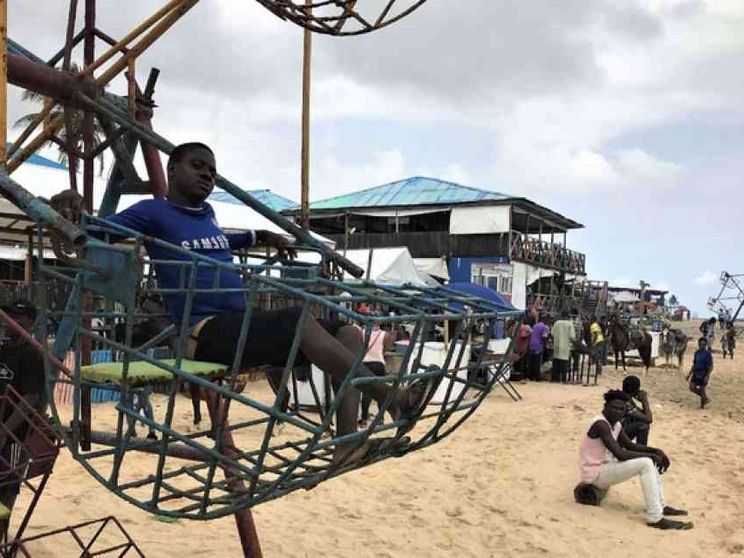 Lagos costruisce isole per ricchi nel mare di baracche