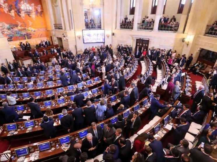 Il presidente Santos accoglie in Parlamento gli ex guerriglieri delle Farc