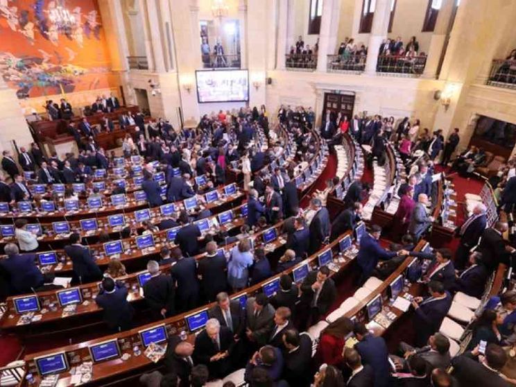 Il presidente Santos accoglie in Parlamento gli ex guerriglieri delle Farc