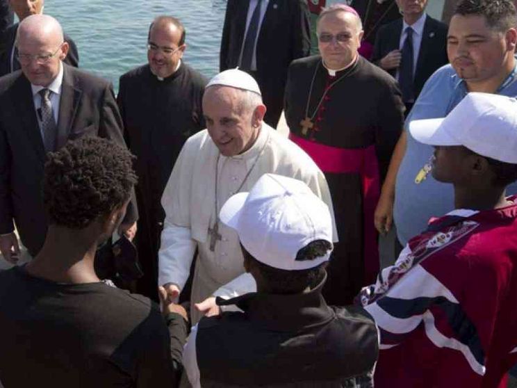 Il Papa: si agisca con prontezza per evitare i naufragi di migranti