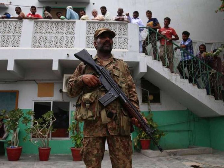 Il voto in Pakistan si apre nel segno del sangue: 31 uccisi