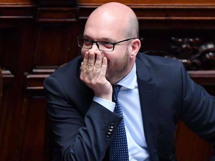 Fontana: contrasto all'utero in affitto, no a registrazione dei figli
