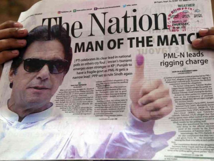 Pakistan nel caos dopo il voto: Khan è avanti, denunce di brogli