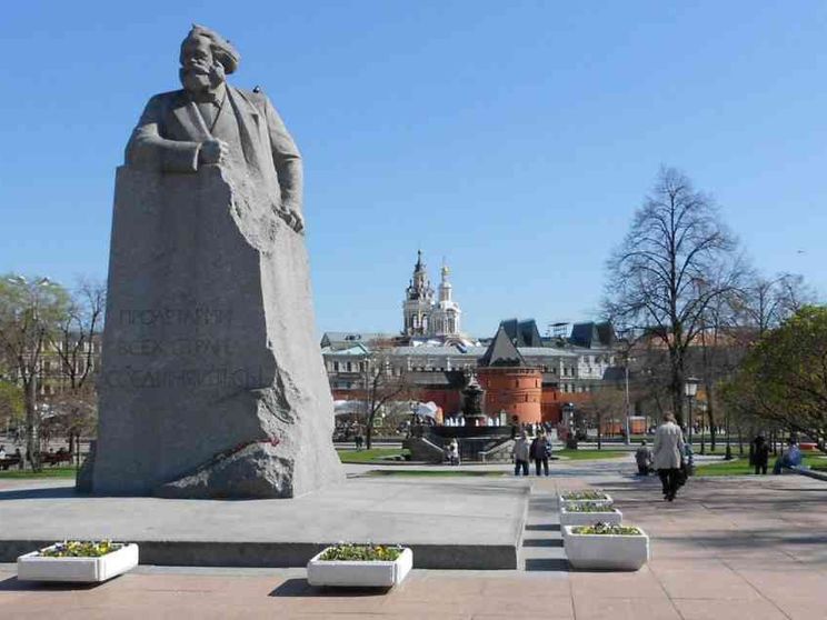 La Russia cancella il passato, ma solo quello più scomodo