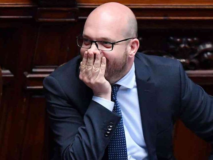 Fontana: contrasto all'utero in affitto, no a registrazione dei figli