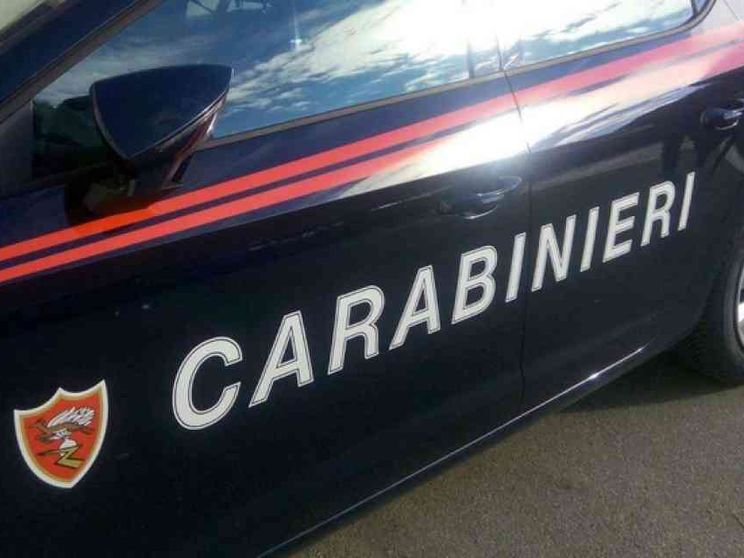 Molesta bimba in auto. Prete sospeso da Betori