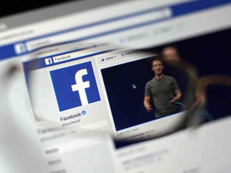 Il capitalismo scardinato dall'euro e da Facebook