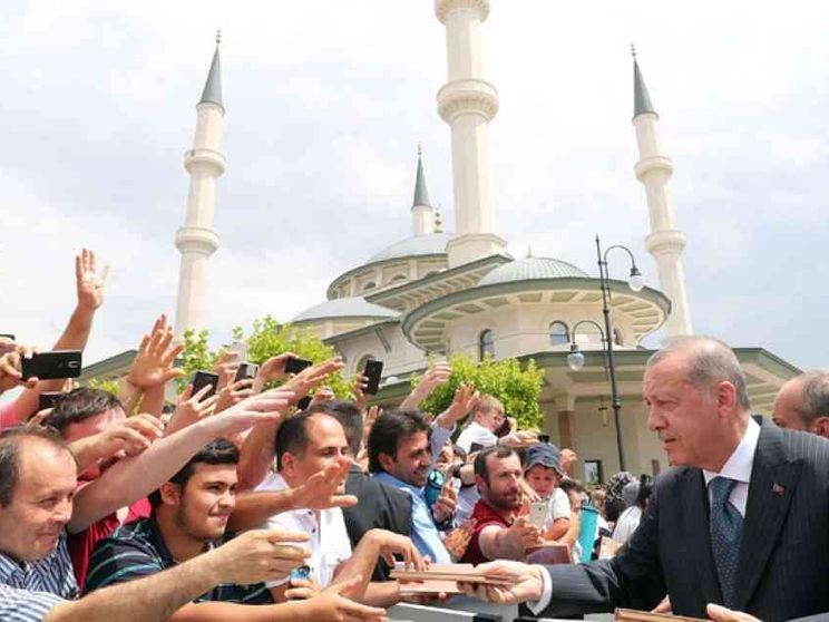 Lira e prezzi affondano la Turchia di Erdogan