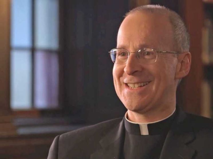 Padre Martin: «Verso le persone lgbt accoglienza e rispetto»