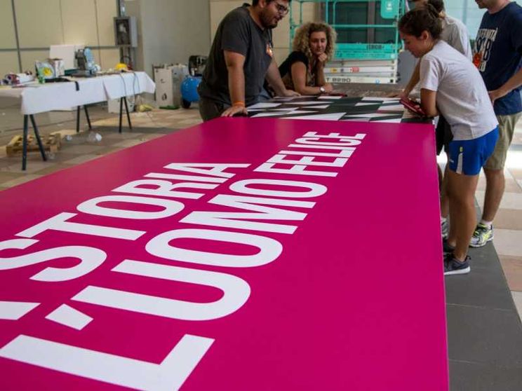Saper dire «felicità» nel tempo della rabbia