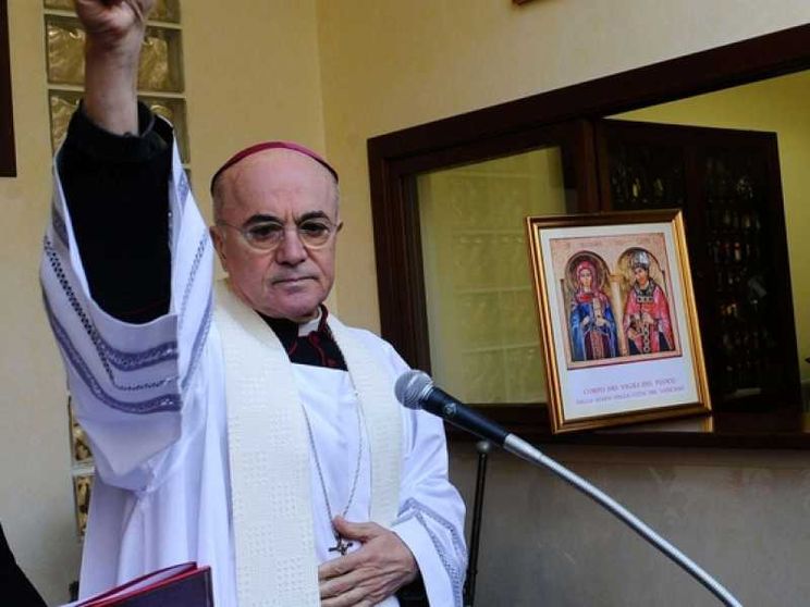 Dossier avvelenato contro il Papa. Francesco: «Giudicate voi»