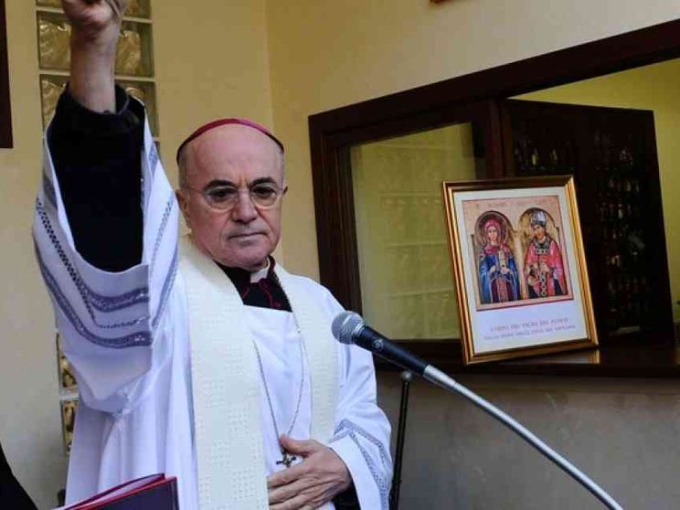 Dossier avvelenato contro il Papa. Francesco: «Giudicate voi»