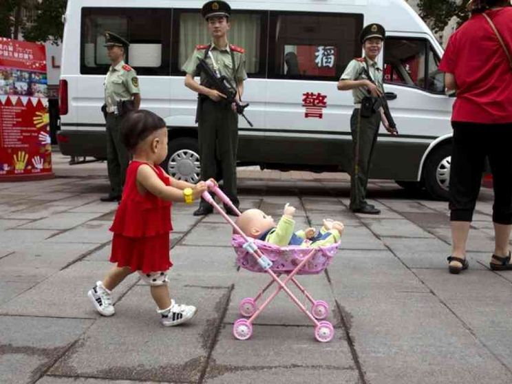 La Cina adesso accelera: servono più figli