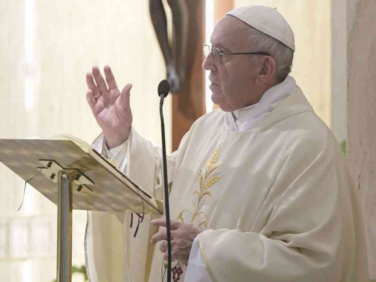 Il Papa: dinanzi a chi cerca lo scandalo, silenzio e preghiera