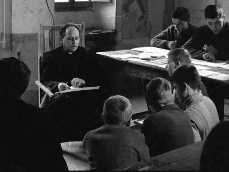 Don Lorenzo Milani, la scuola di Barbiana è sempre attuale