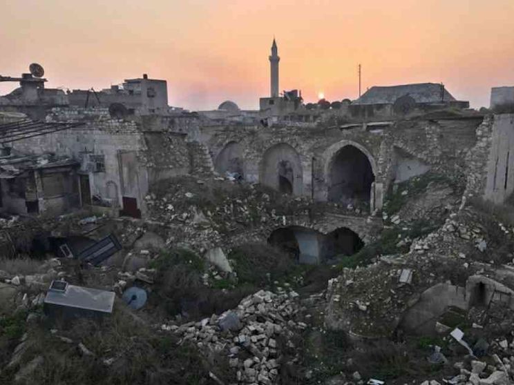 Le macerie, i teli al posto dei muri: la Aleppo del «fare» vuole rinascere
