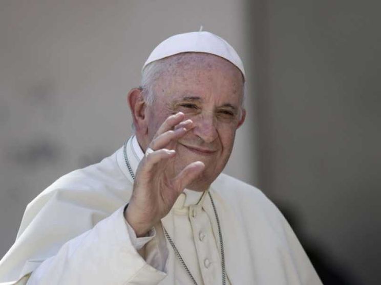 Il Papa: «Il lavoro conferisce la dignità all'uomo non il denaro»