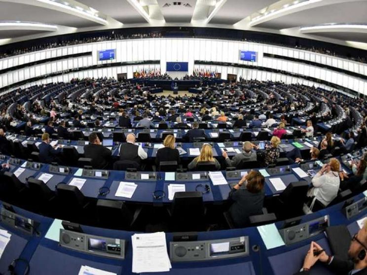 Copyright, l’Europarlamento approva la nuova direttiva. Ecco cosa cambia